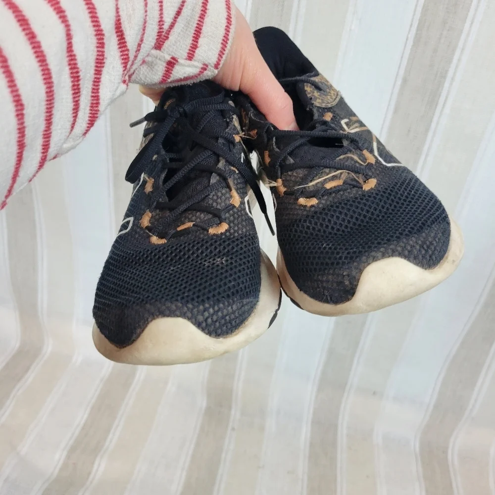 New Balance Kids' Fresh Foam ROAV V2 Lace-Up Running Shoes‎ Size 4 - Picture 3 of 10